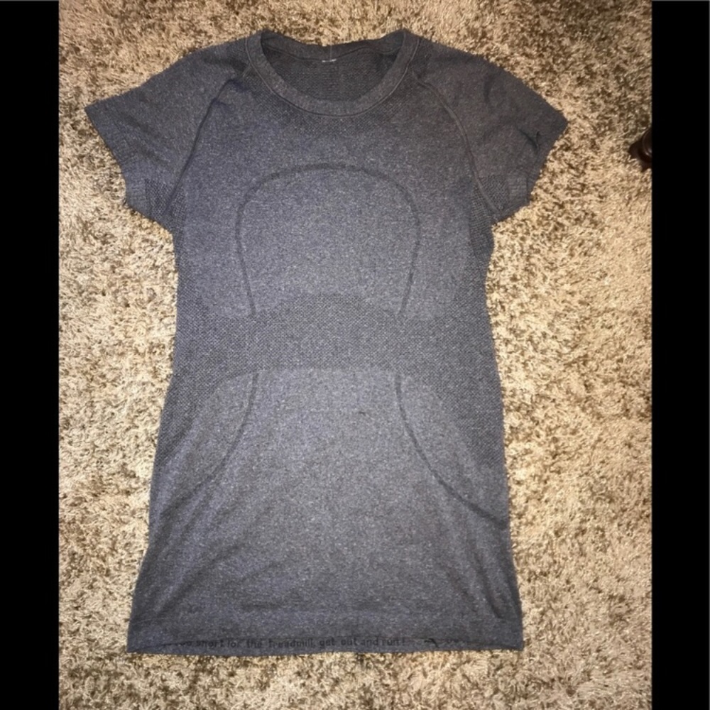 Gray Lululemon tee